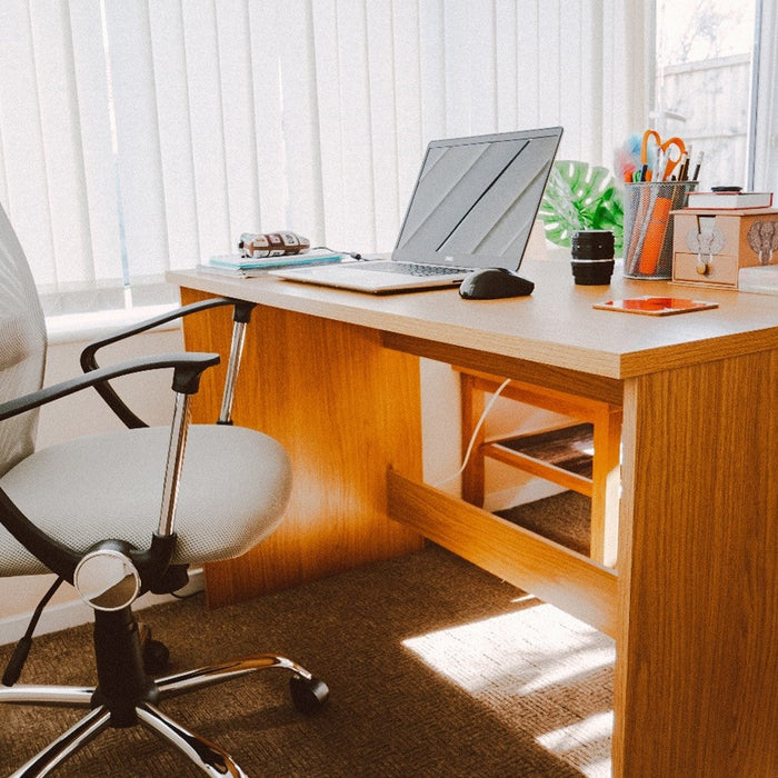 How To Make The Most Of Your Desk Space
