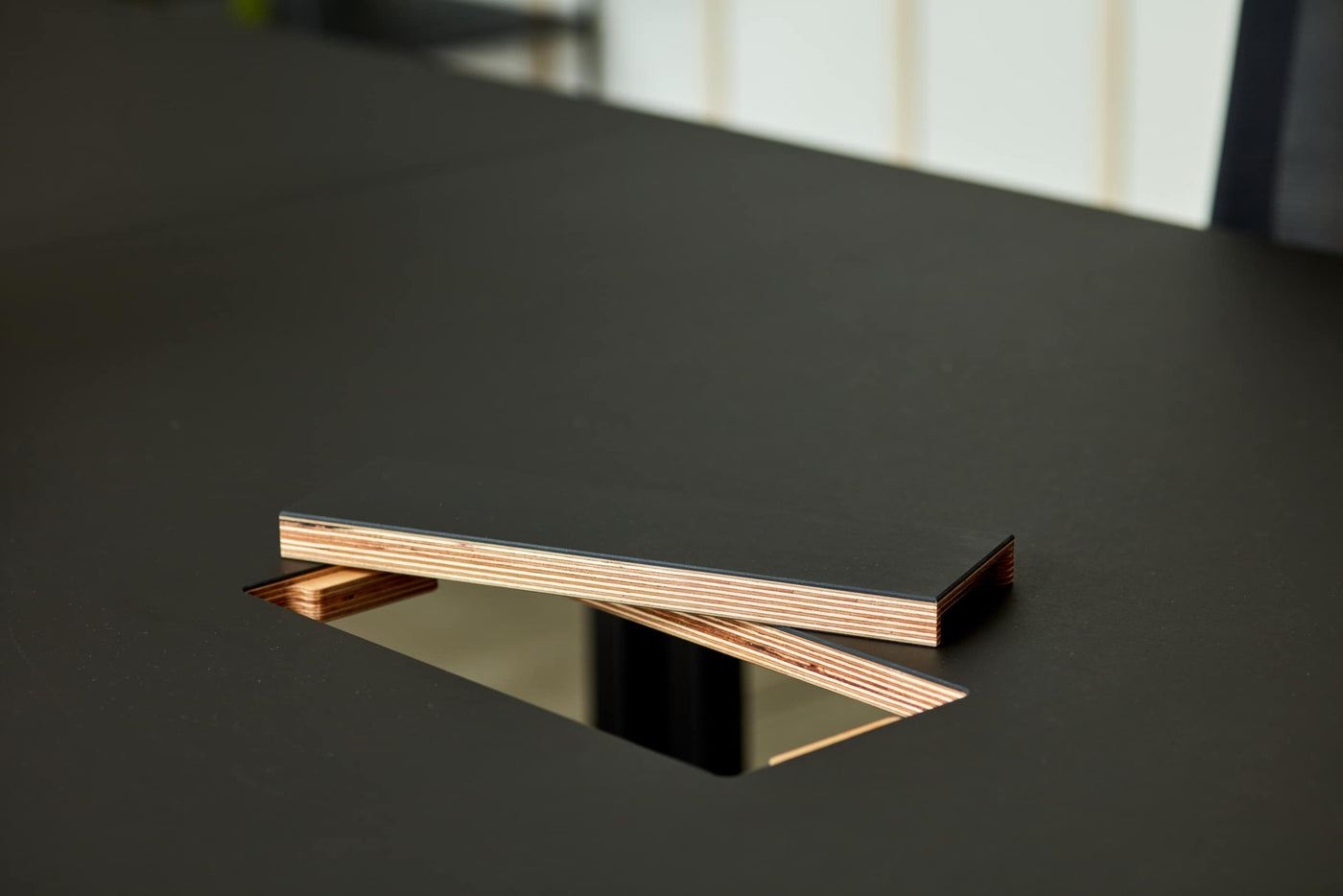 Co Stories Nero Bench BENCH DESKS Workstories