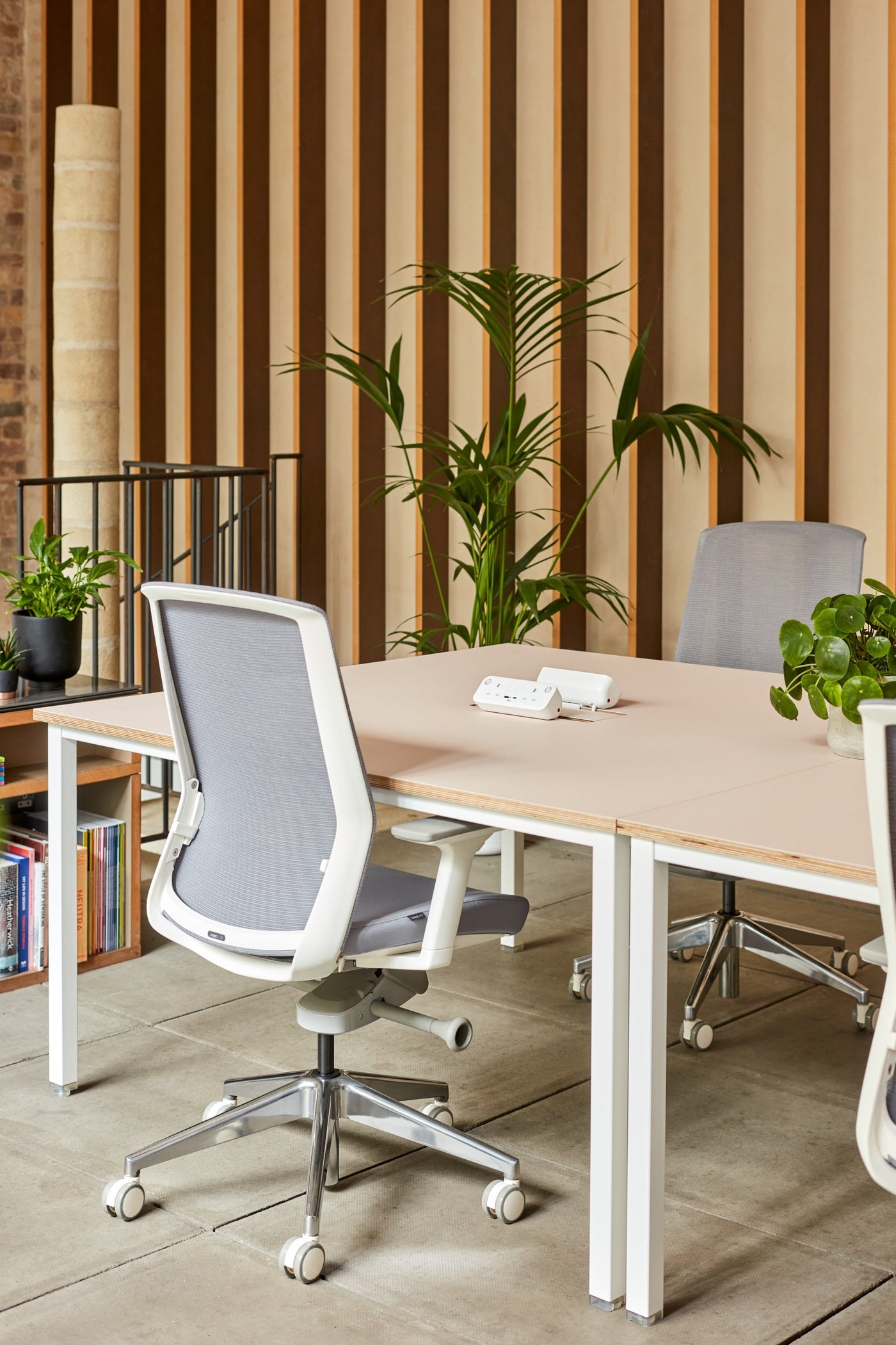 Co Stories Nero Bench BENCH DESKS Workstories