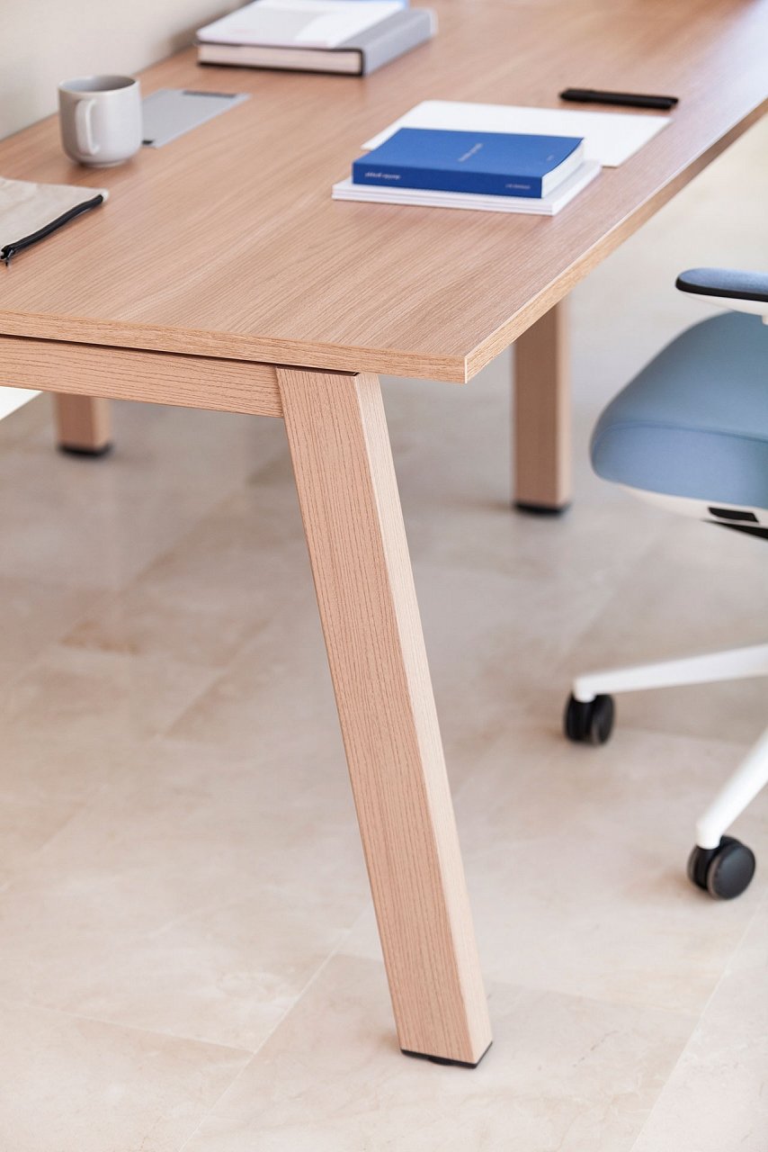 Vital Plus 300 individual desks - wooden leg Rectangular Office Desks Actiu