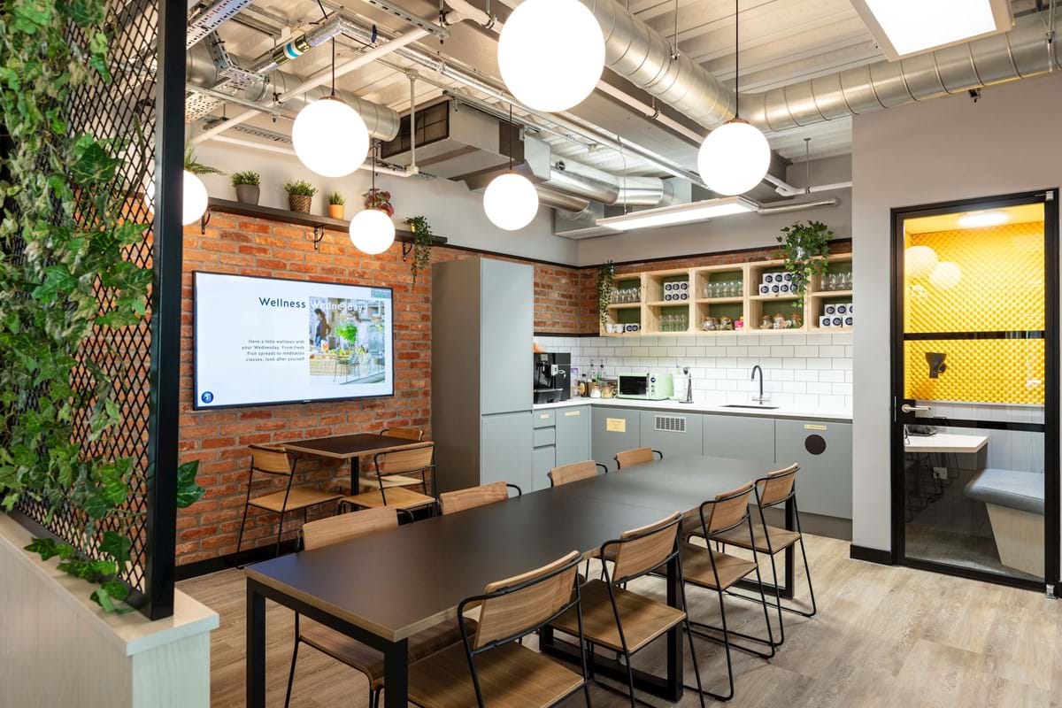 The Ultimate Guide to Hybrid Working
