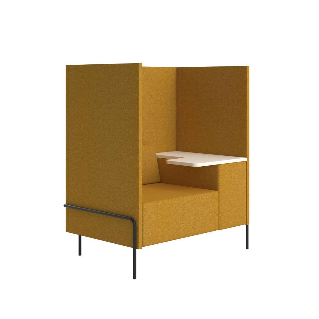 Kuddle High Armchair With Tablet