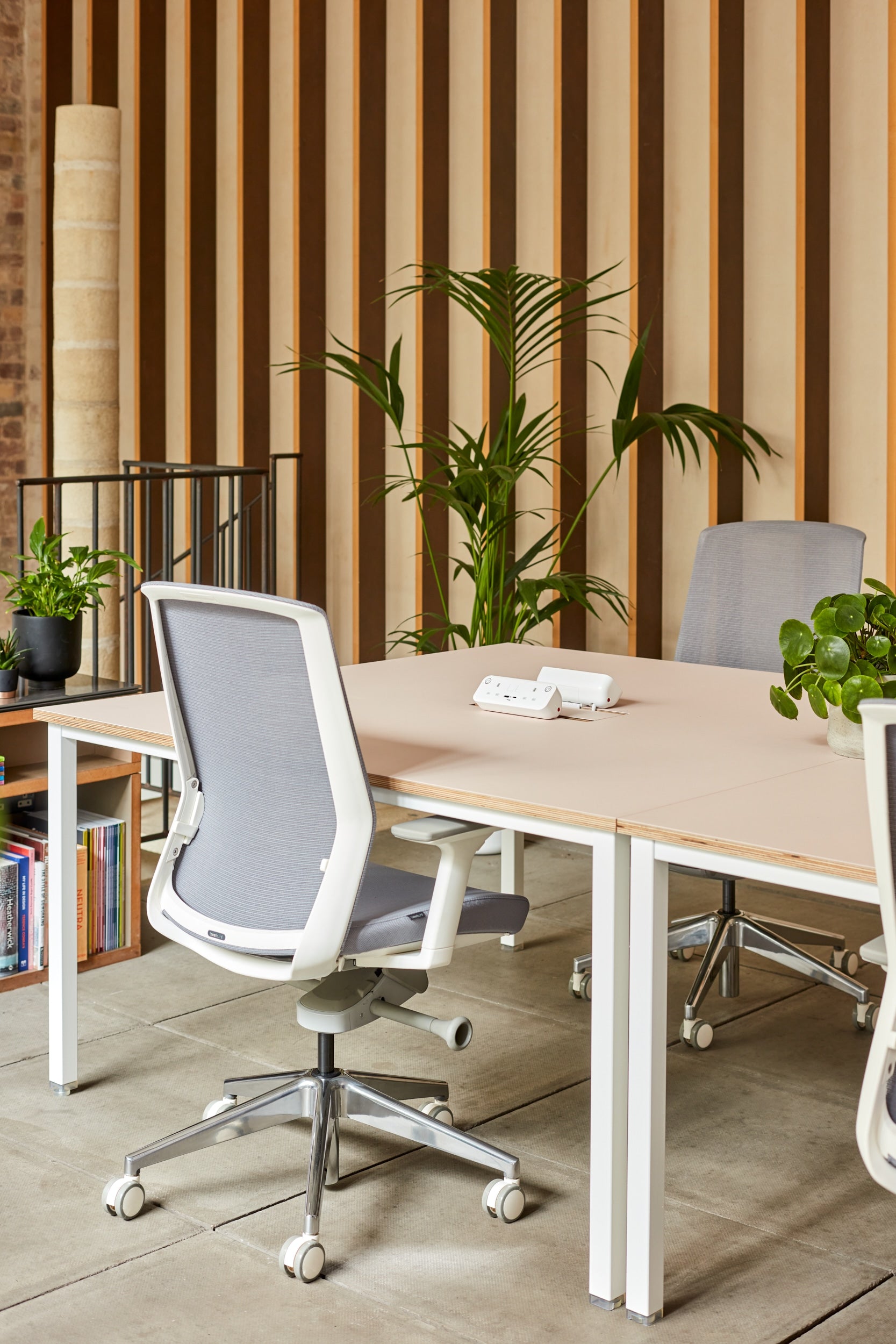 Co Stories Nero Bench BENCH DESKS Workstories 